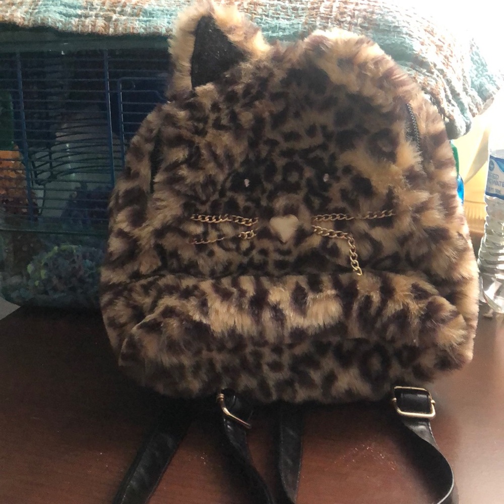 Cute kitty backpack, the straps are very small